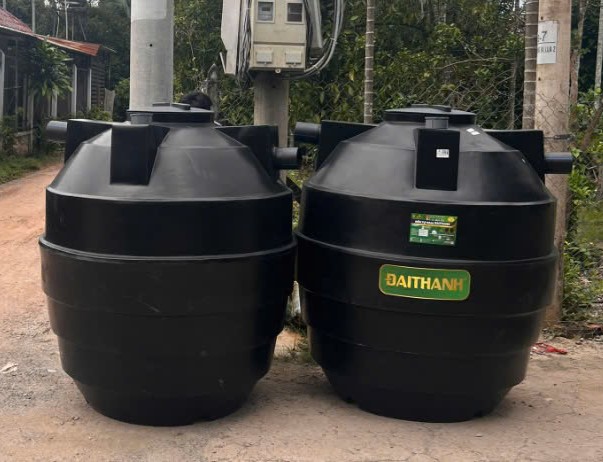 ống vào ống ra và nắp hút cặn bồn tự hoại 1000L